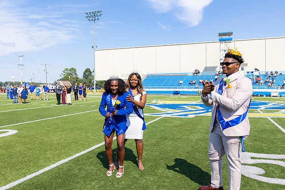 HomecomingCoronation25_68