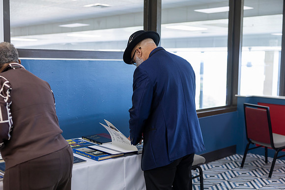 Alumni Day at the Races_171