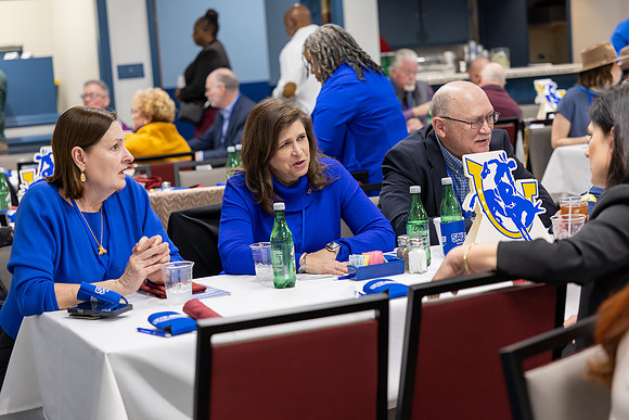 Alumni Day at the Races_169