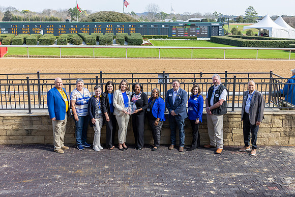 Alumni Day at the Races_182