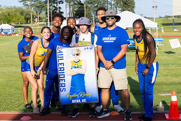 T&F Senior Day41