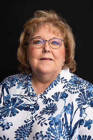 FacultyHeadshots2023_28