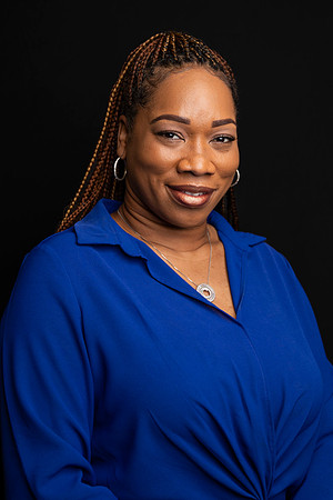 FacultyHeadshots2023_21