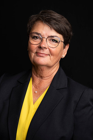 FacultyHeadshots2023_23