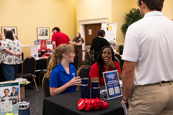 Careerfair_100