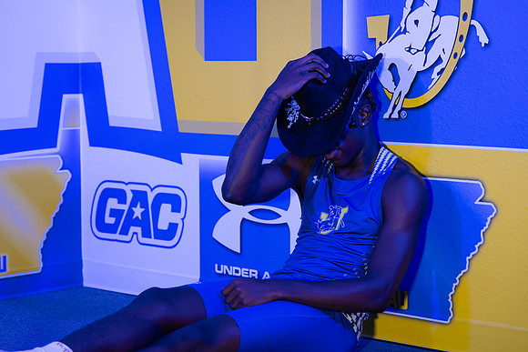 2F3A4249