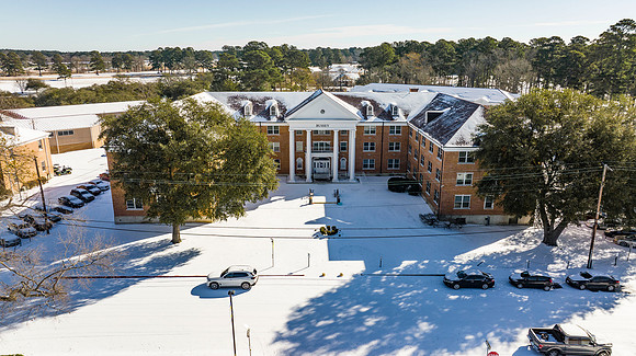 Snowy Campus _60