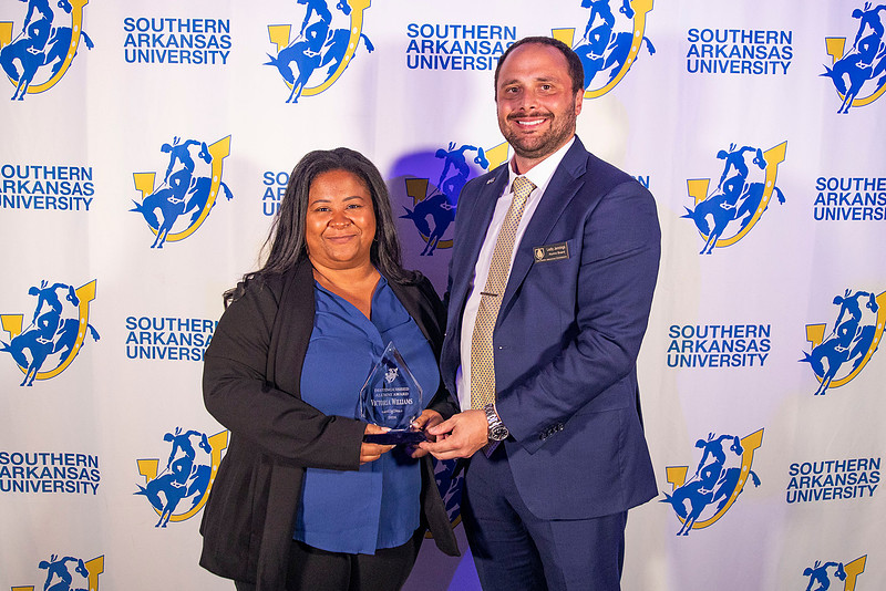 Southern Arkansas University | SP24: Distinguished Alumni Awards Dinner