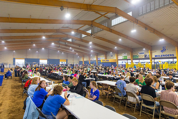 Freshman Steak Dinner345